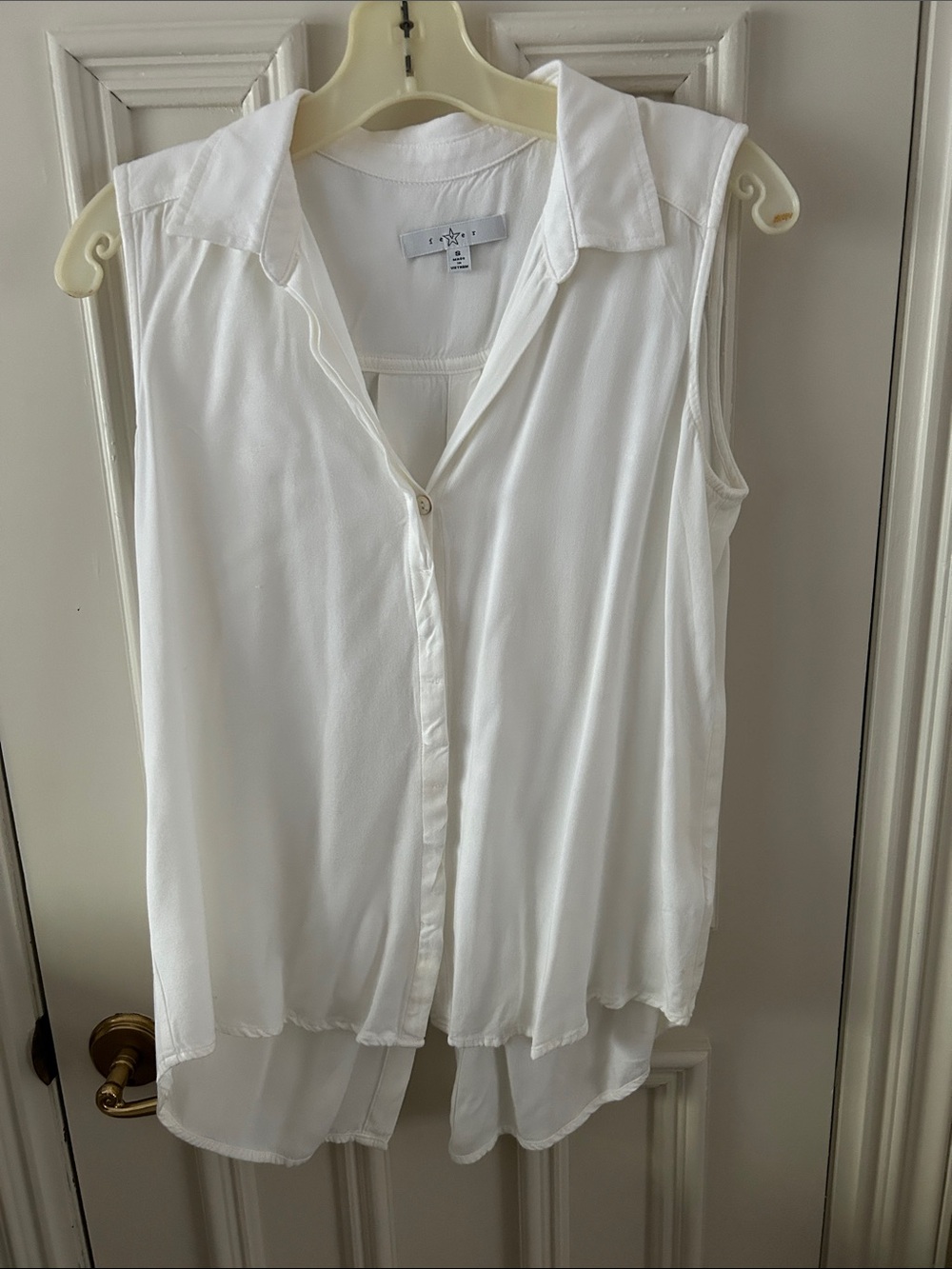 Fever White Sleeveless Button Down Shirt